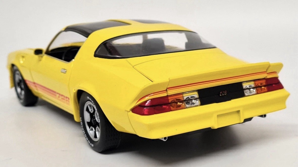 1980 Chevrolet Camaro Z/28 Bright Yellow Greenlight Diecast 1/18 Us Seller !