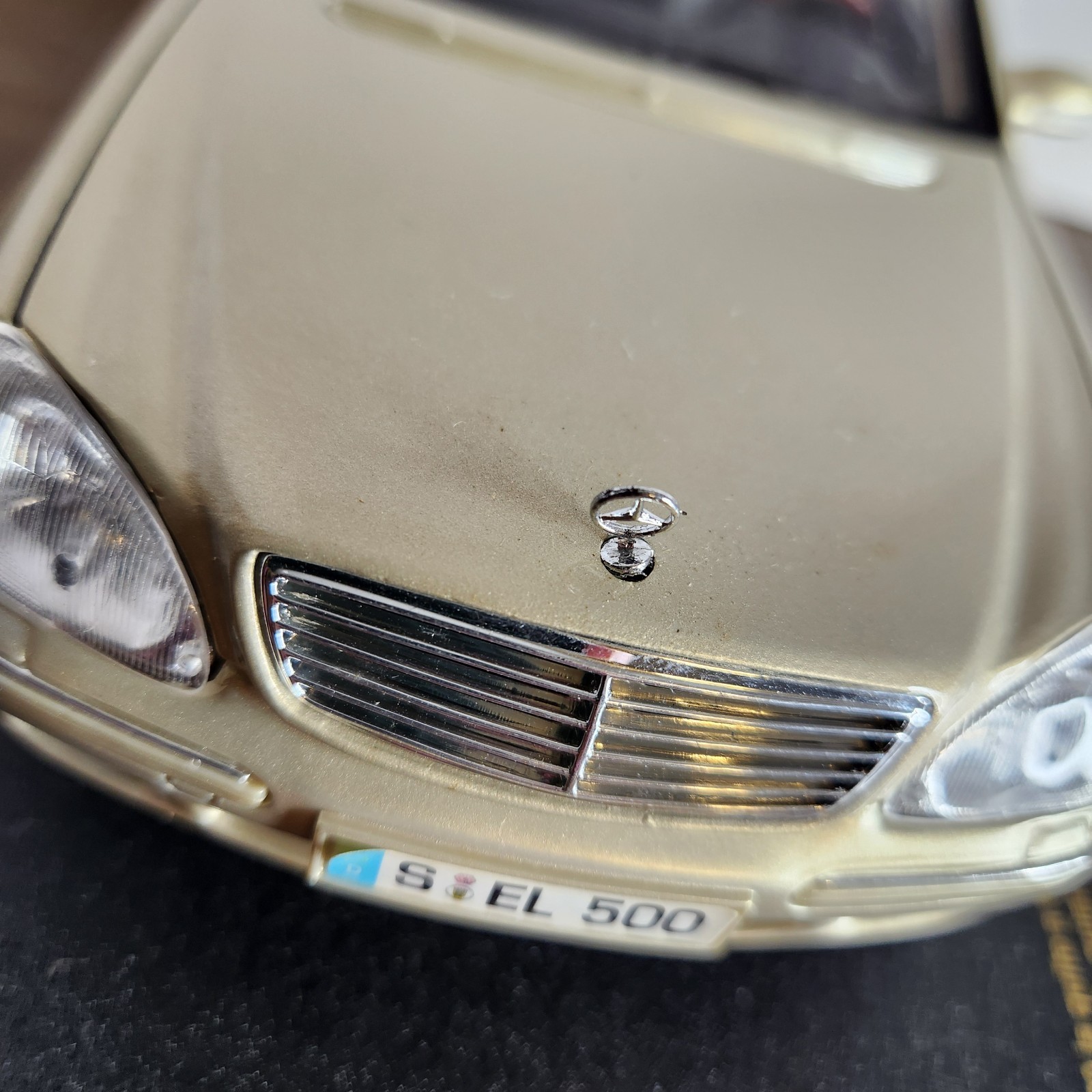 Road&Track Light Gold Mercedes-Benz S-Class 1:18 Diecast Car With Stand & Box