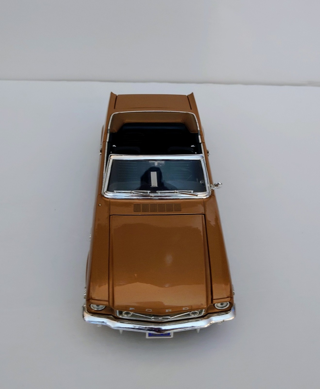 1:18 MIRA CALIDAD GOLDEN LINE 1964 1/2 FORD MUSTANG CONVERTIBLE BROWN BRONZE HTF