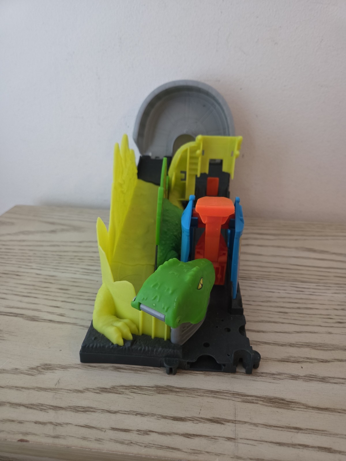 HOT WHEELS DINO COASTER ATTACK PLAYSET No Car