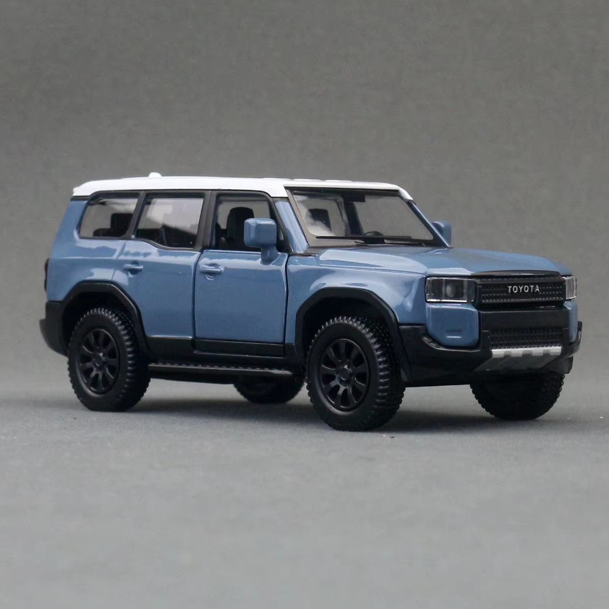 1:40 Toyota Land Cruiser LC250 Diecast Model Car Pull Back Toy Gift