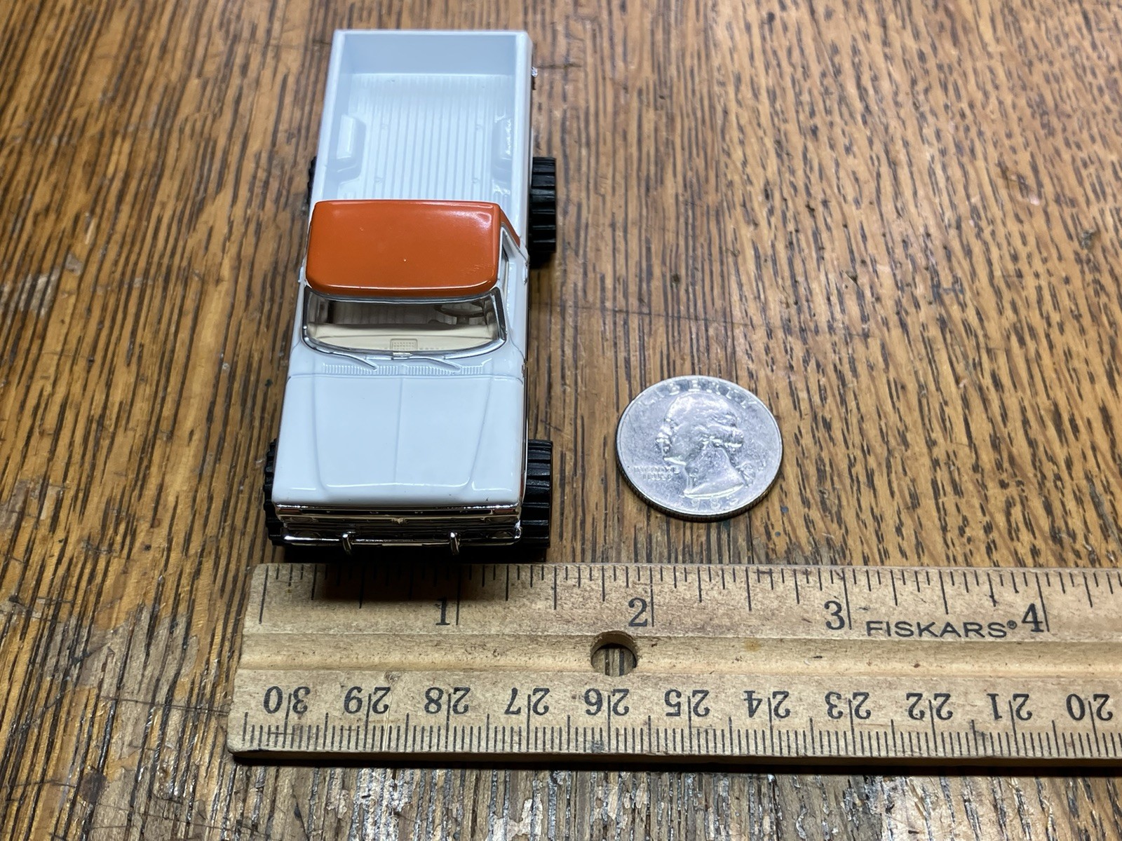 1977 Ford F-150 Ranger Explorer Lifted 4×4 Truck 1/64 Diecast Custom Greenlight