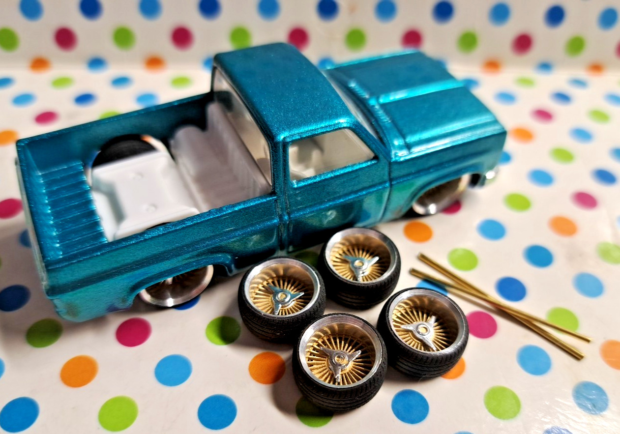 CUSTOM WHEELS ALLOY 1/64 FITS ON 83 SILVERADO DAYTON Gold WIRE WHEELS 13.mm NEW