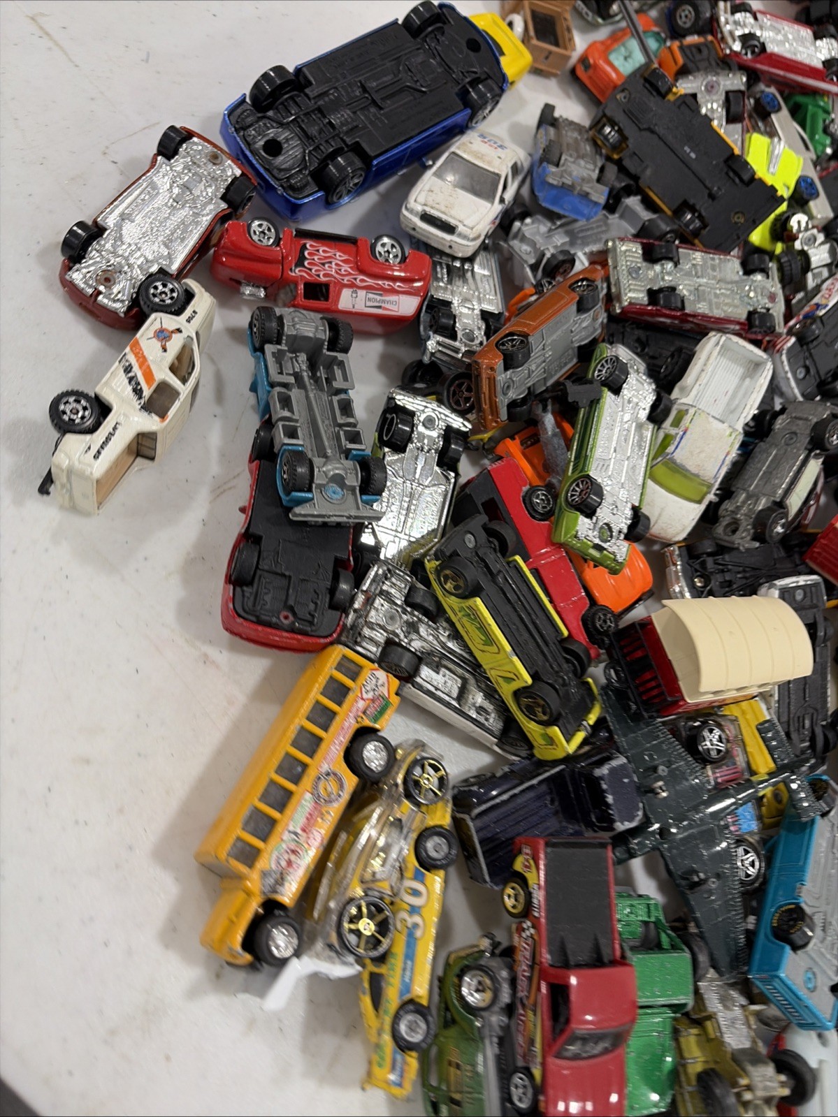 Huge Lot Hot Wheel Die Cast Cars Matchbox And Others Used – Full Box 26 Pounds