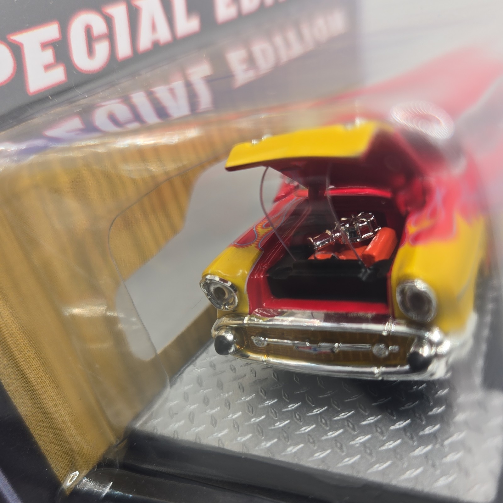 M2 Machines Auto-Thentics 1957 Chevrolet Bel Air 1:64 Diecast LE Red/Yel Flames