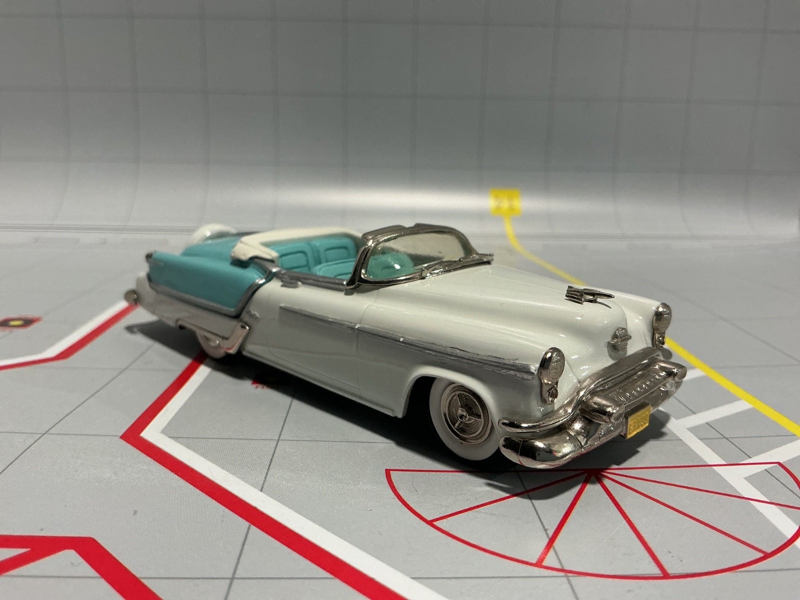 1:43 BROOKLIN MODELS BRK 39 1953 OLDSMOBILE FIESTA