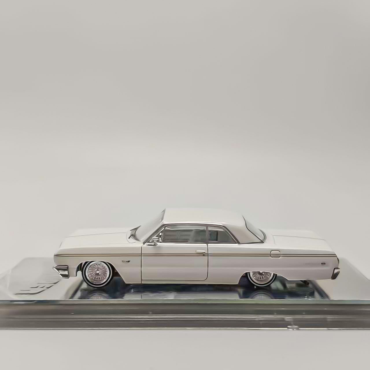 97M 1:64 Corona Impala SS 1964 Lowrider Hydraulic Chassis Diecast Model Car