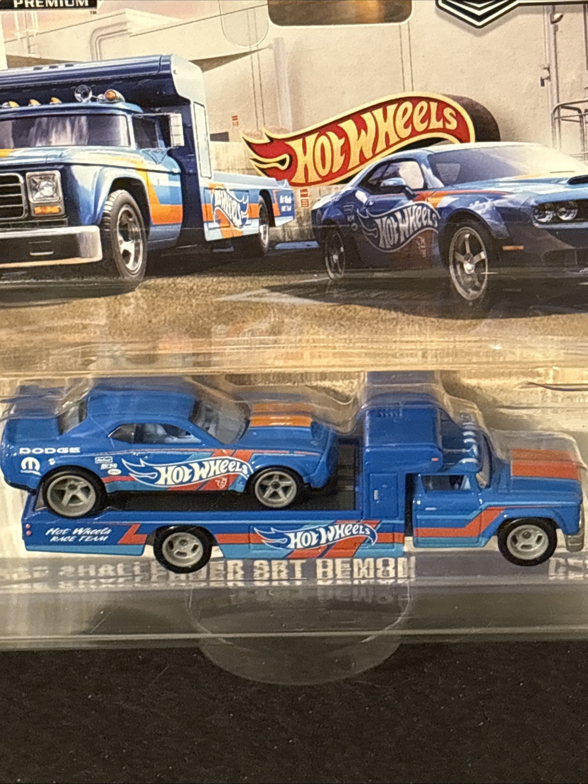 Hot Wheels Premium Team Transport ’18 Dodge Challenger SRT Demon w/Retro Rig #30