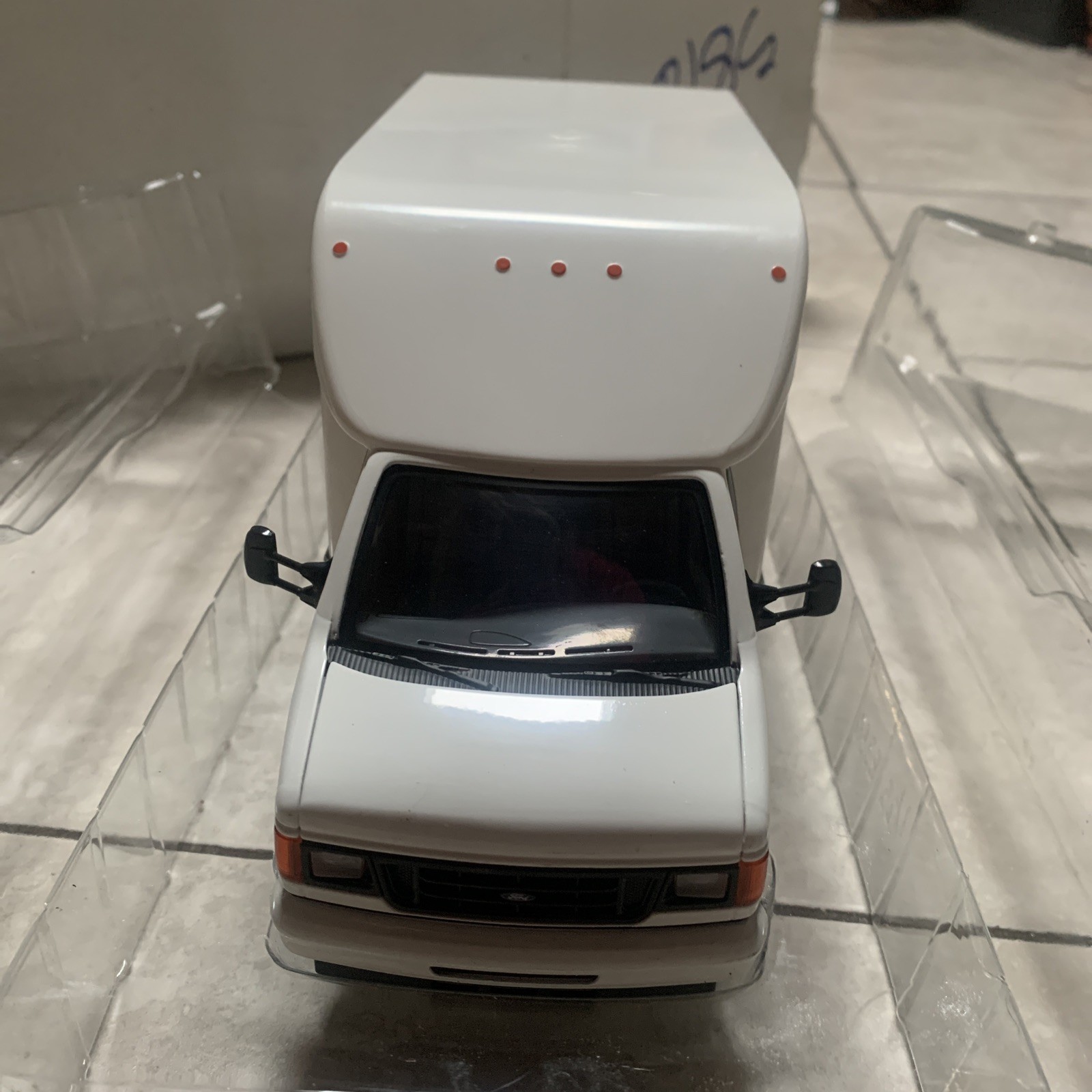 Ford E-350 Diecast Moving Truck Cargo Van 1/24 Scale NEW Plain White On the Move