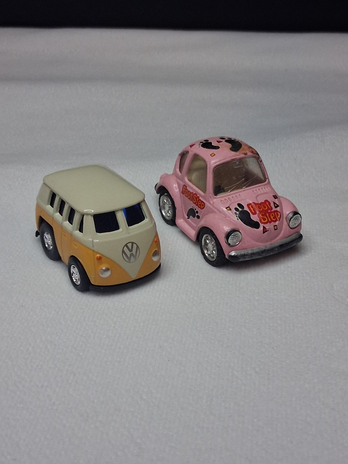 Set of 2 Diecast Pull Back Toy Cars Kintoy VW Beetle & Toysmith VW Bus