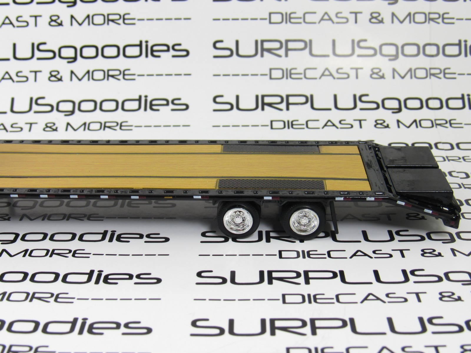 Greenlight 1:64 White 2019 FORD F-350 F350 LARIAT Dually w/Gooseneck Trailer BLK