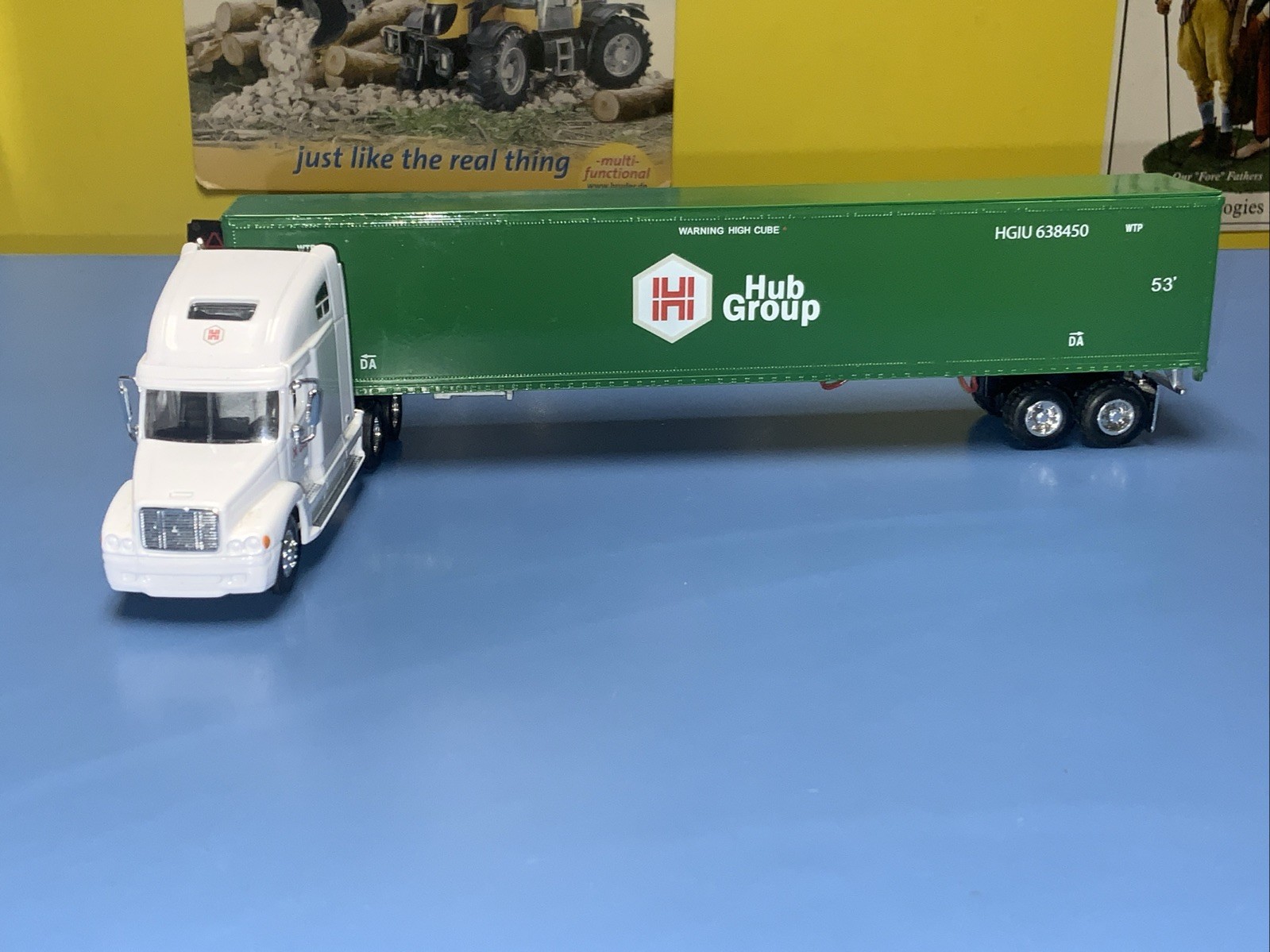 Liberty Classics Freightliner Century Class Hub Group Tractor Trailer 1:64
