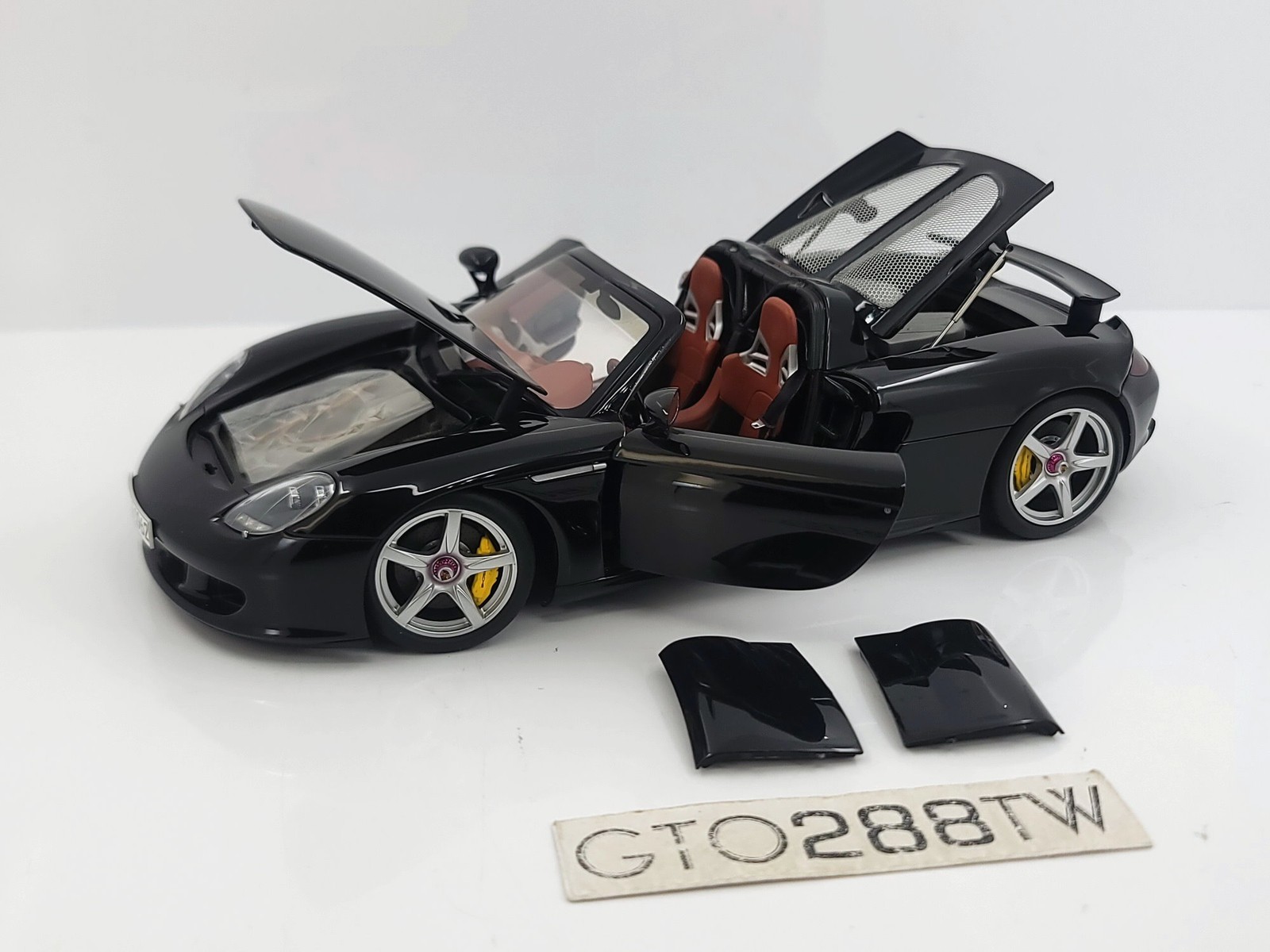 AUTOart 1:18 scale Porsche Carrera GT Black / Red Interior 78042 *AS IS*