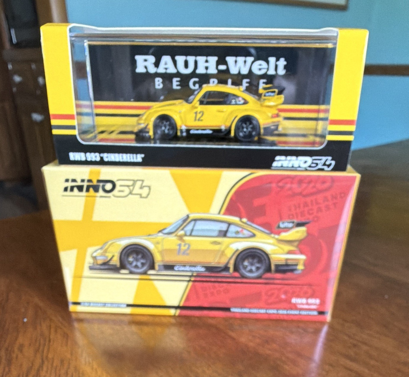 INNO64 1:64 Diecast Porsche RWB 993 Cinderella Yellow/Black Rauh-Welt Begriff