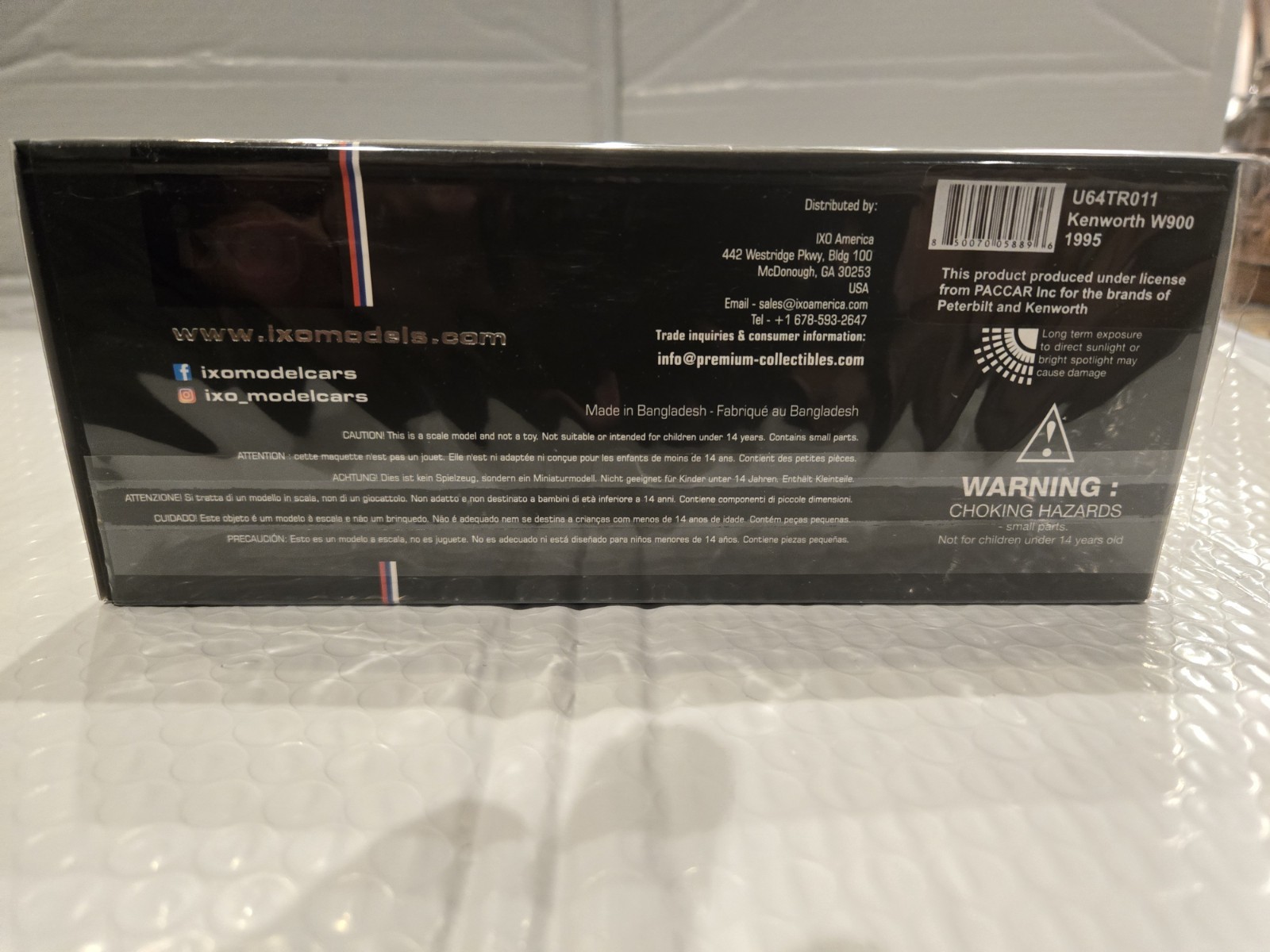 1:64 IXO Models *WHITE James Bond 007* Kenworth W900 Semi Truck NIB!