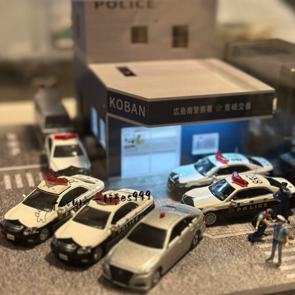 1/64 Diorama Car Parking Lot Model American Gas Station Scene Display Model Toy