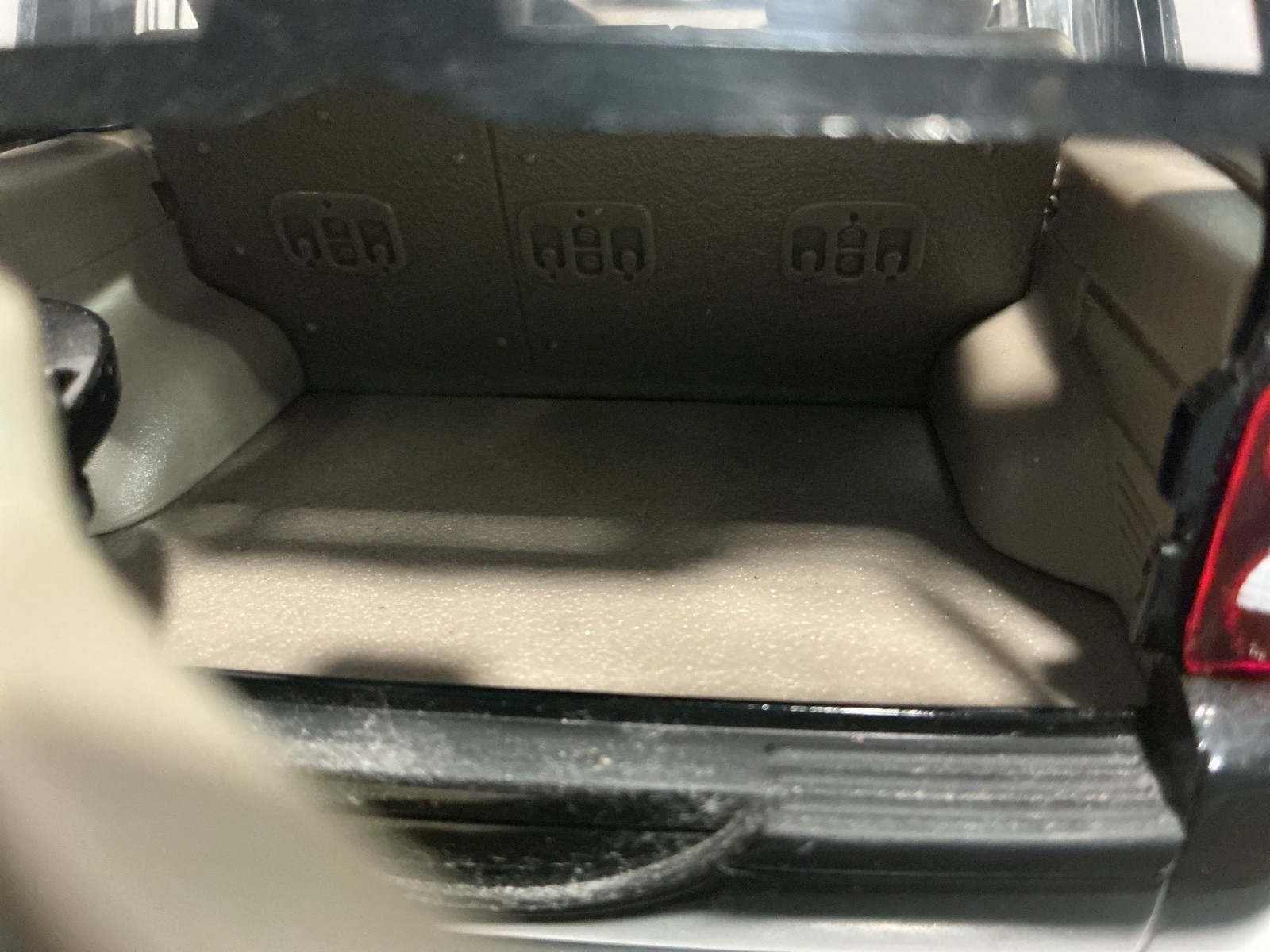 1:18 MATCHBOX JEEP LIBERTY BLACK ON TAN [NO BOX]