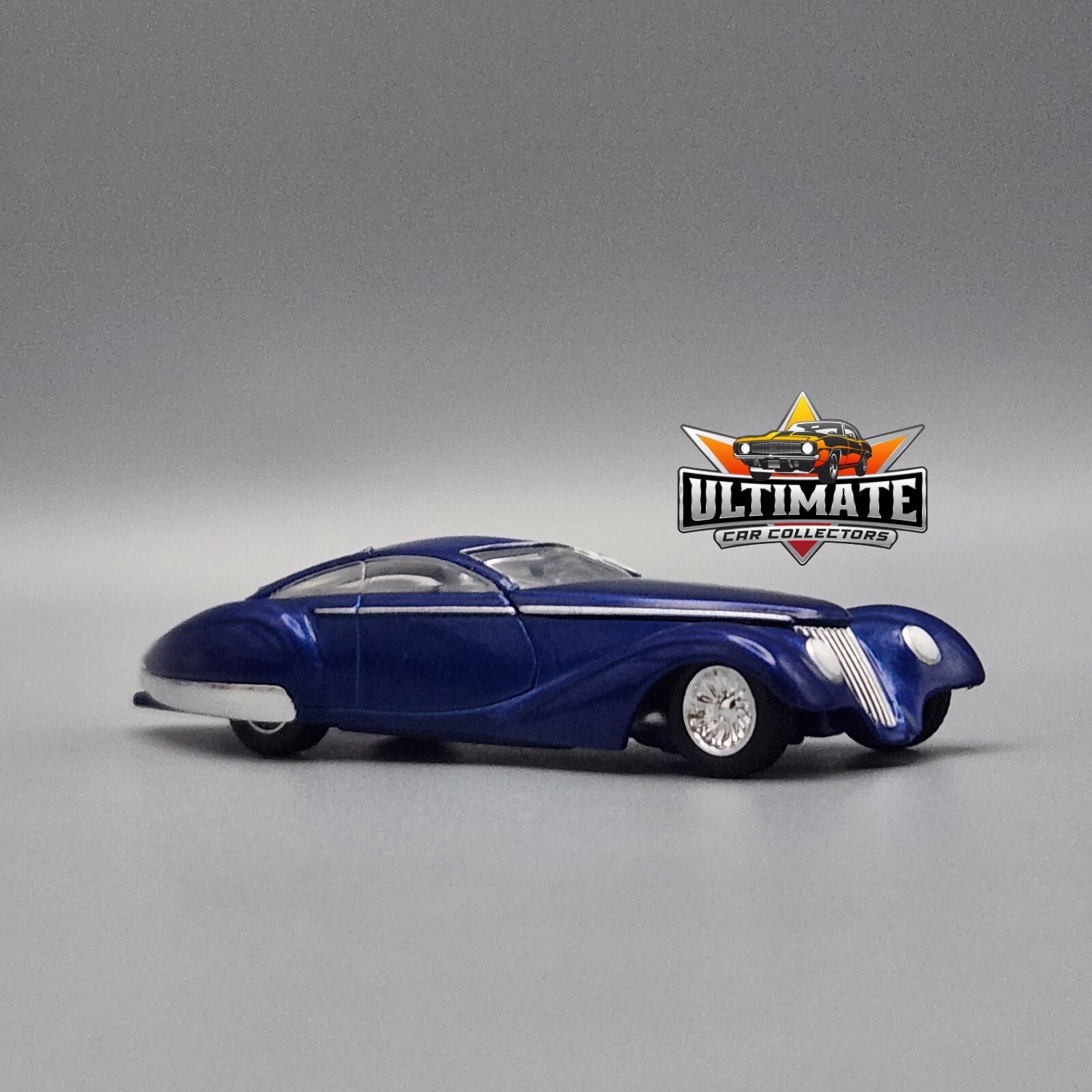 Chip Foose Manhattan Original Custom Design Collectible 1:64 Scale Collector Car