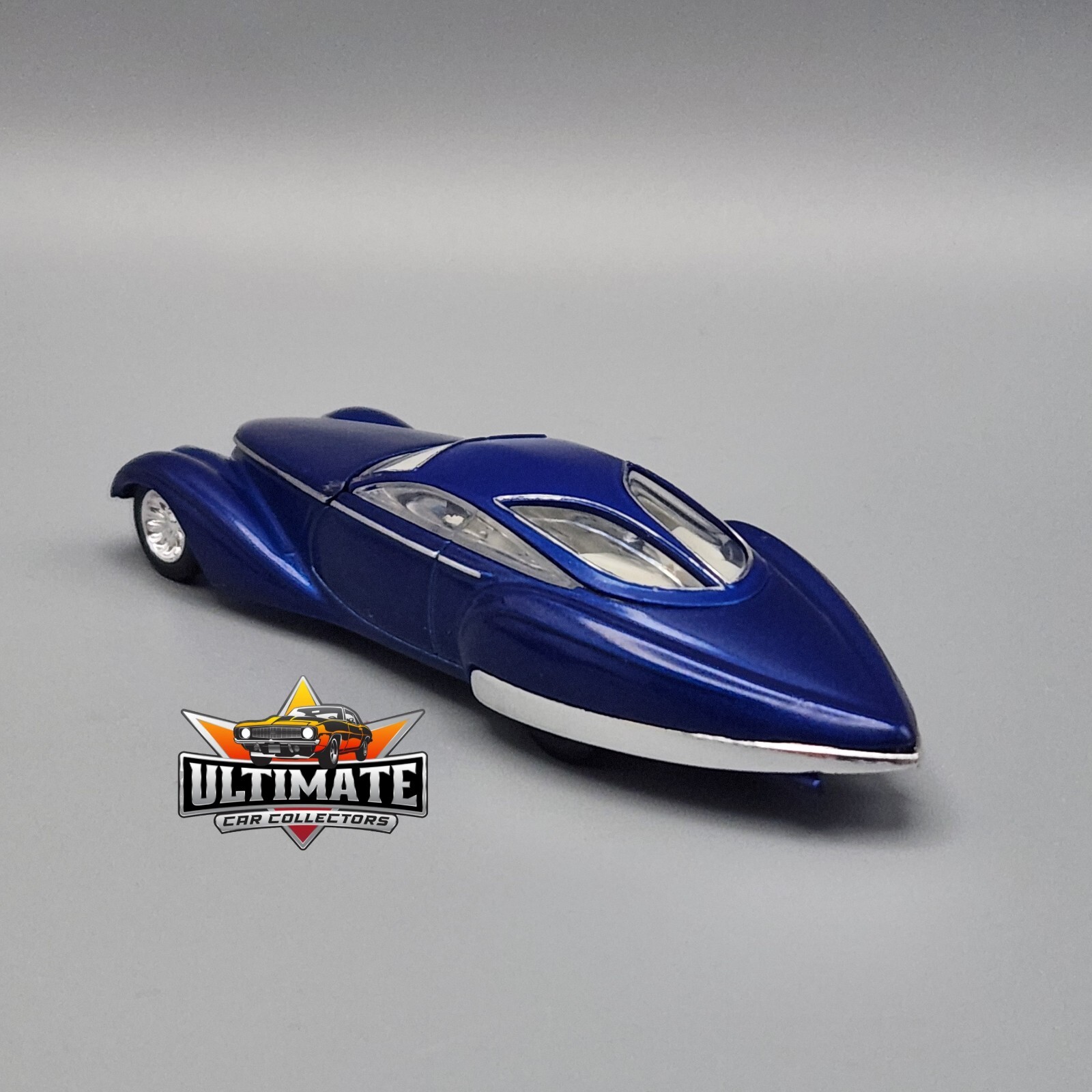 Chip Foose Manhattan Original Custom Design Collectible 1:64 Scale Collector Car