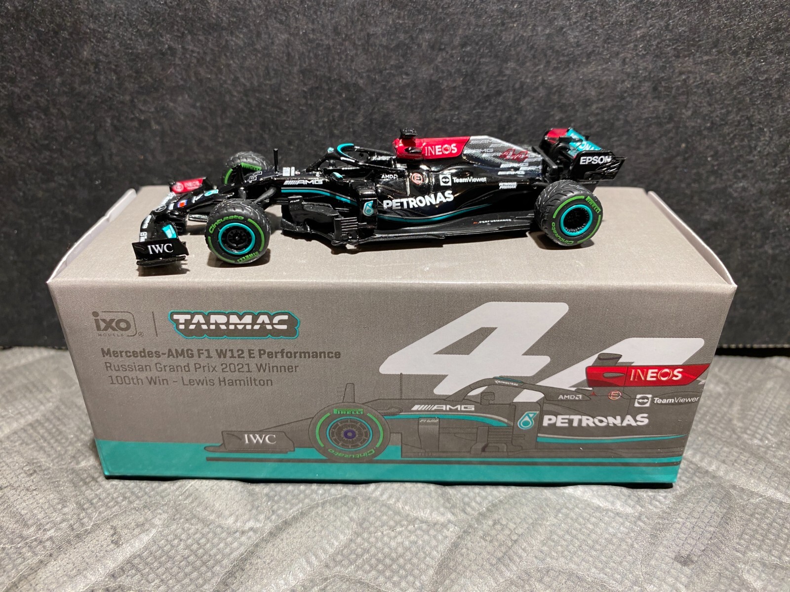 1/64 IXO TARMAC #44 MERCEDES-AMG F1 W12 RUSSIAN GP 21 WINNER LEWIS HAMILTON
