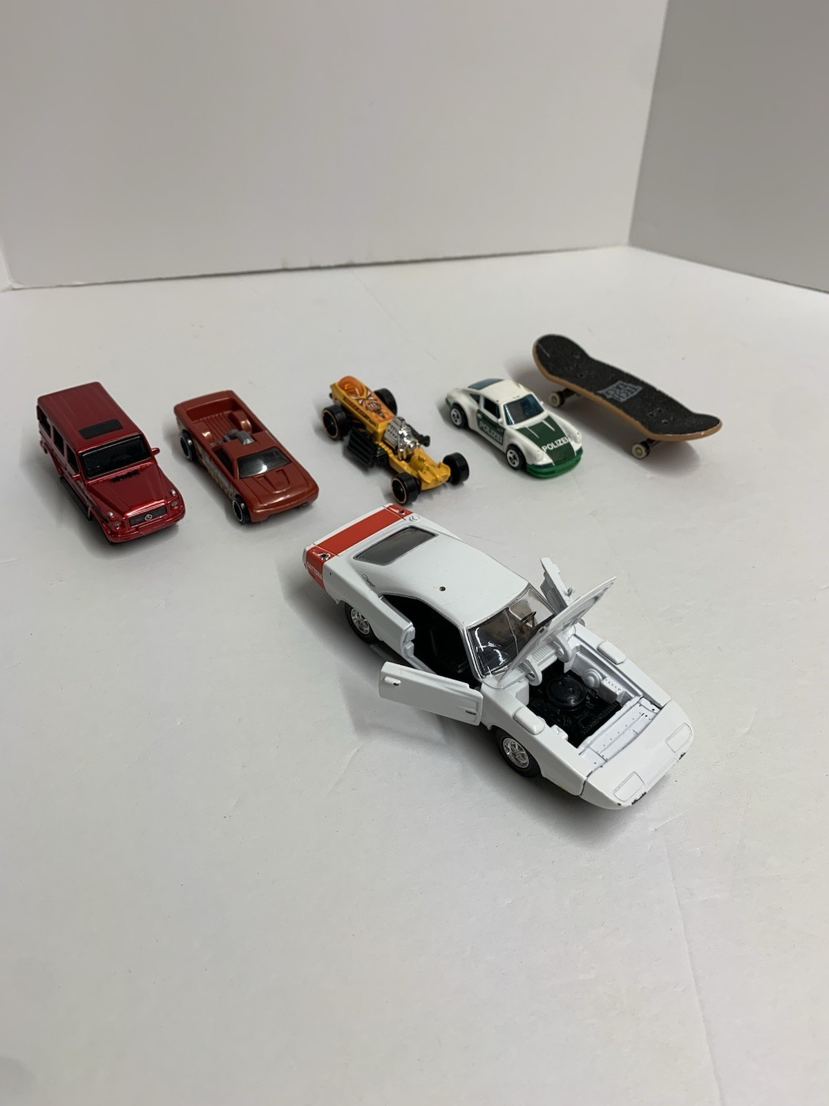 Lot Of 6 Toy Cars Die-cast And Plastic Hot wheels And Other Brands Preowned.