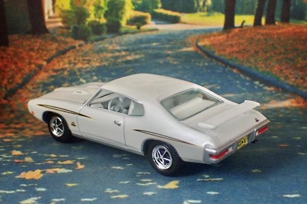 2nd Gen 1968-1973 Pontiac GTO Judge V8 Ram Air IV 400ci V8 Coupe 1/64 Scale LE W