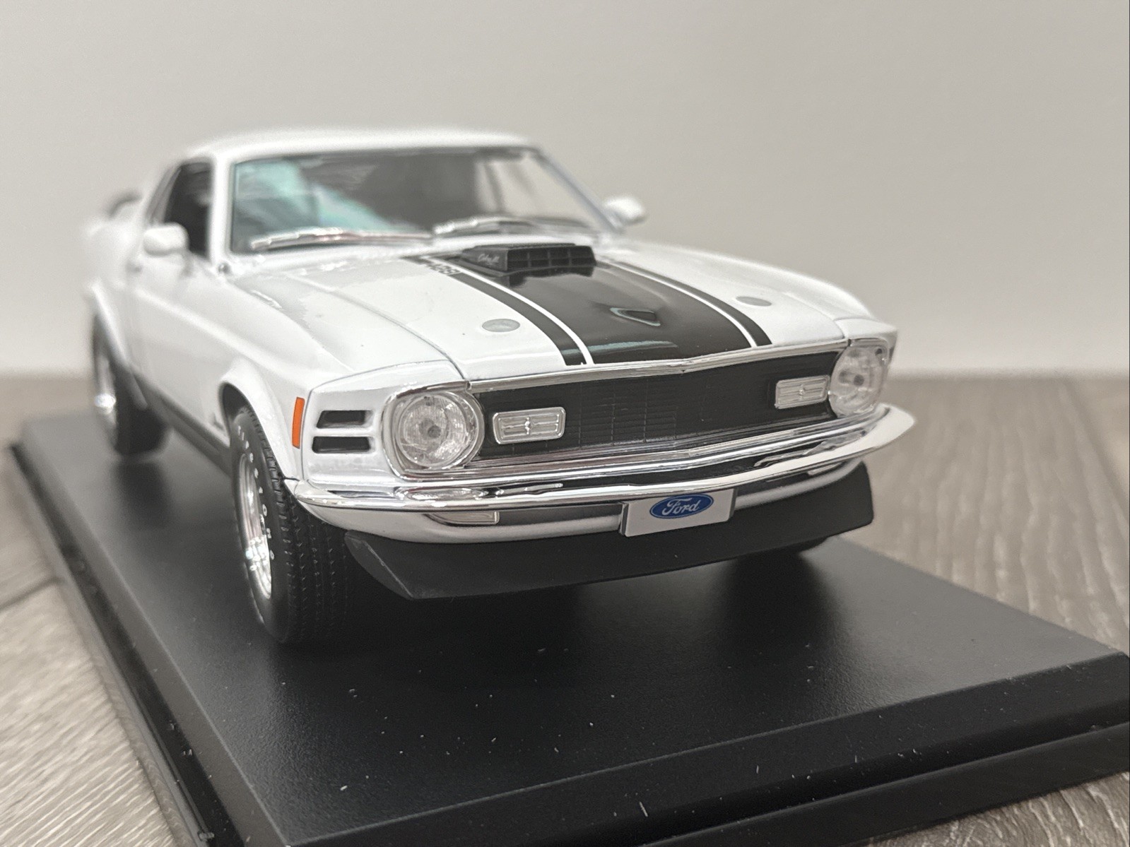 **All new 1970 Ford Mustang Mach 1 – White 1/18 Scale Maisto Exclusive Style