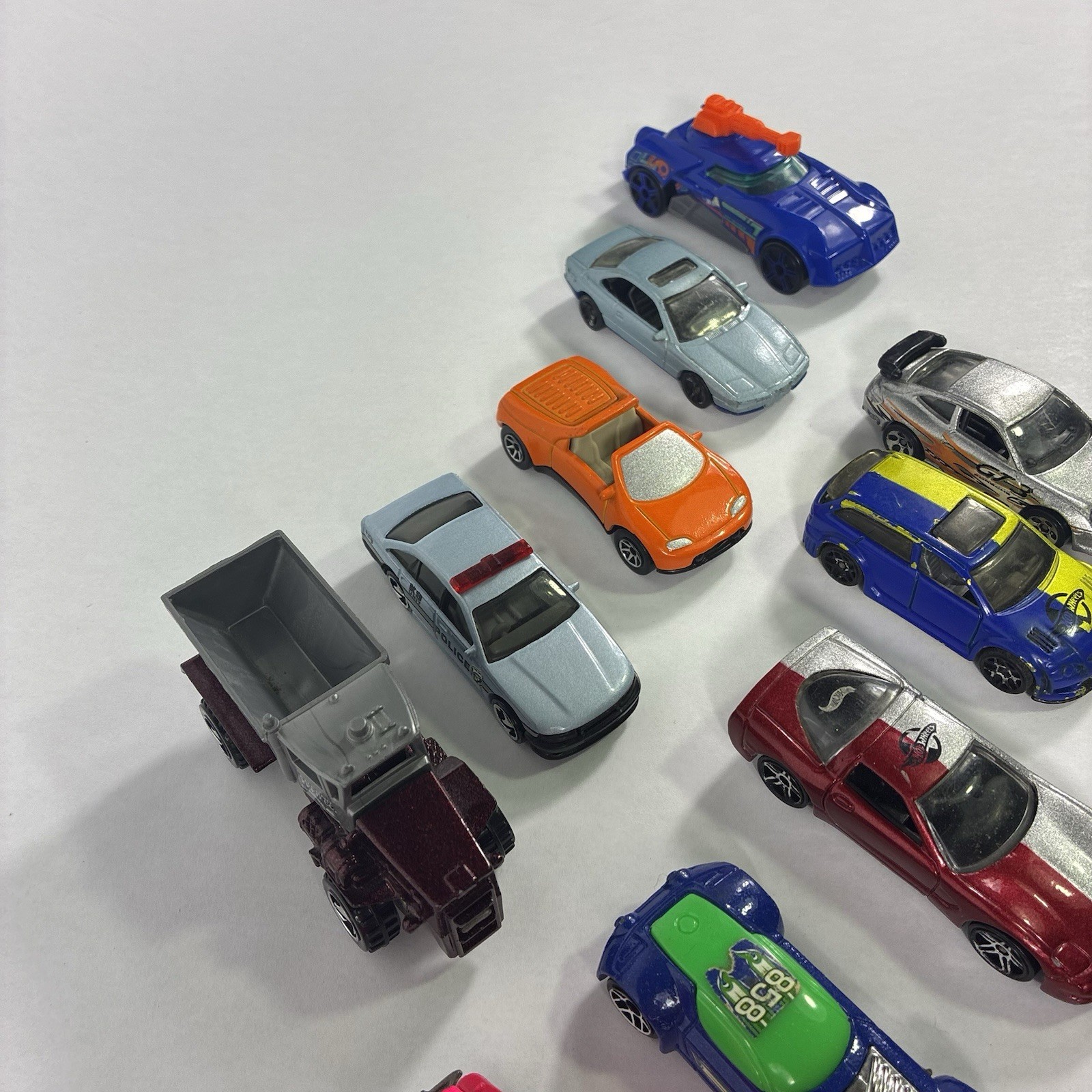 Lot of 14 Hotwheels Cars Loose Various Cars Truck Diecast 1:64