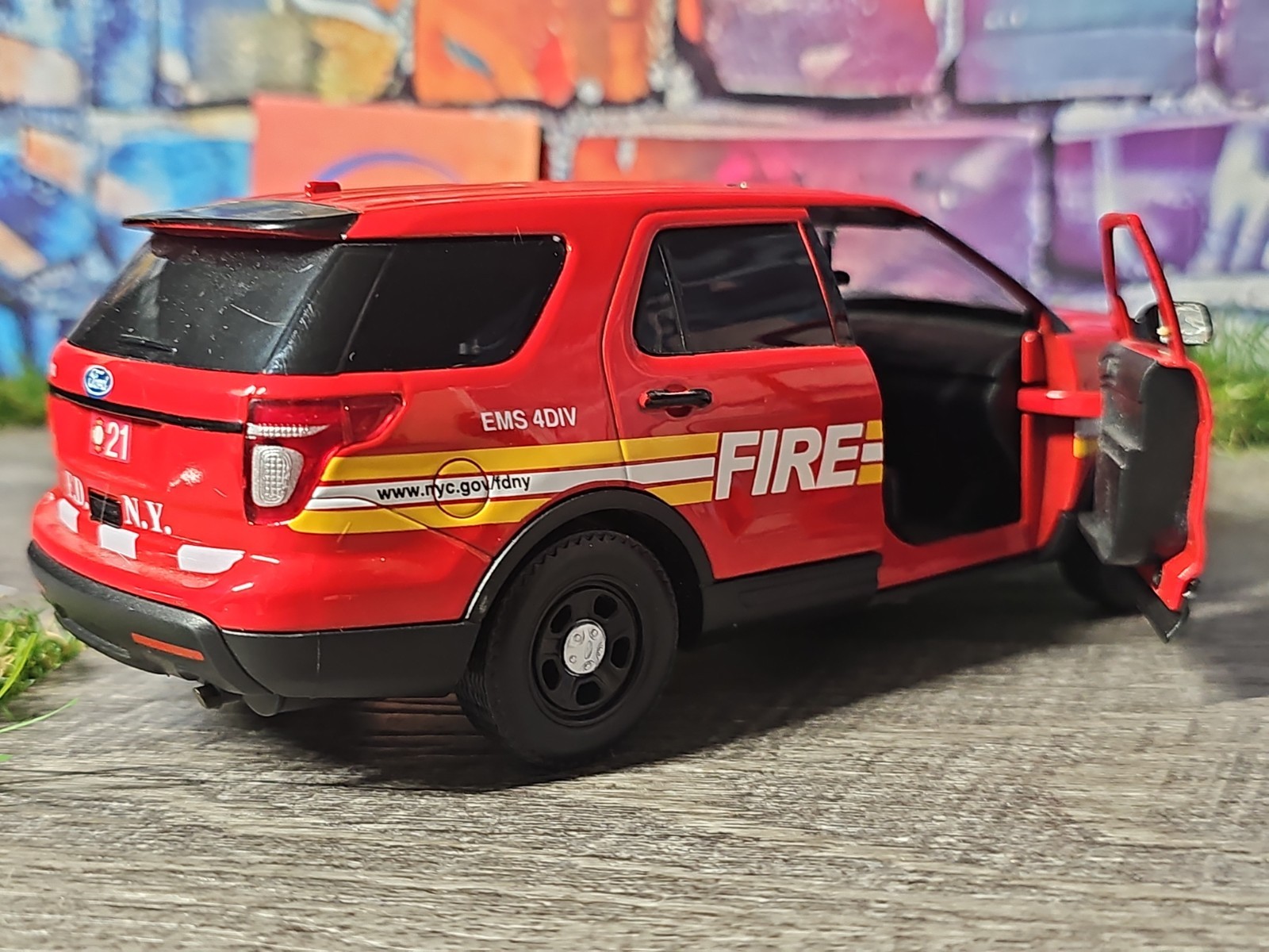 MotorMax 2015 Ford Explorer Interceptor FDNY Red 1:24 Diecast Car NO BOX READ