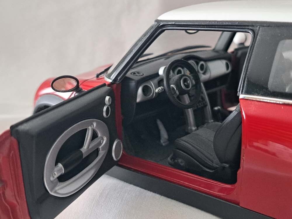 Rare 2001 Millenium Mini Cooper – 1:18 – AUTOart