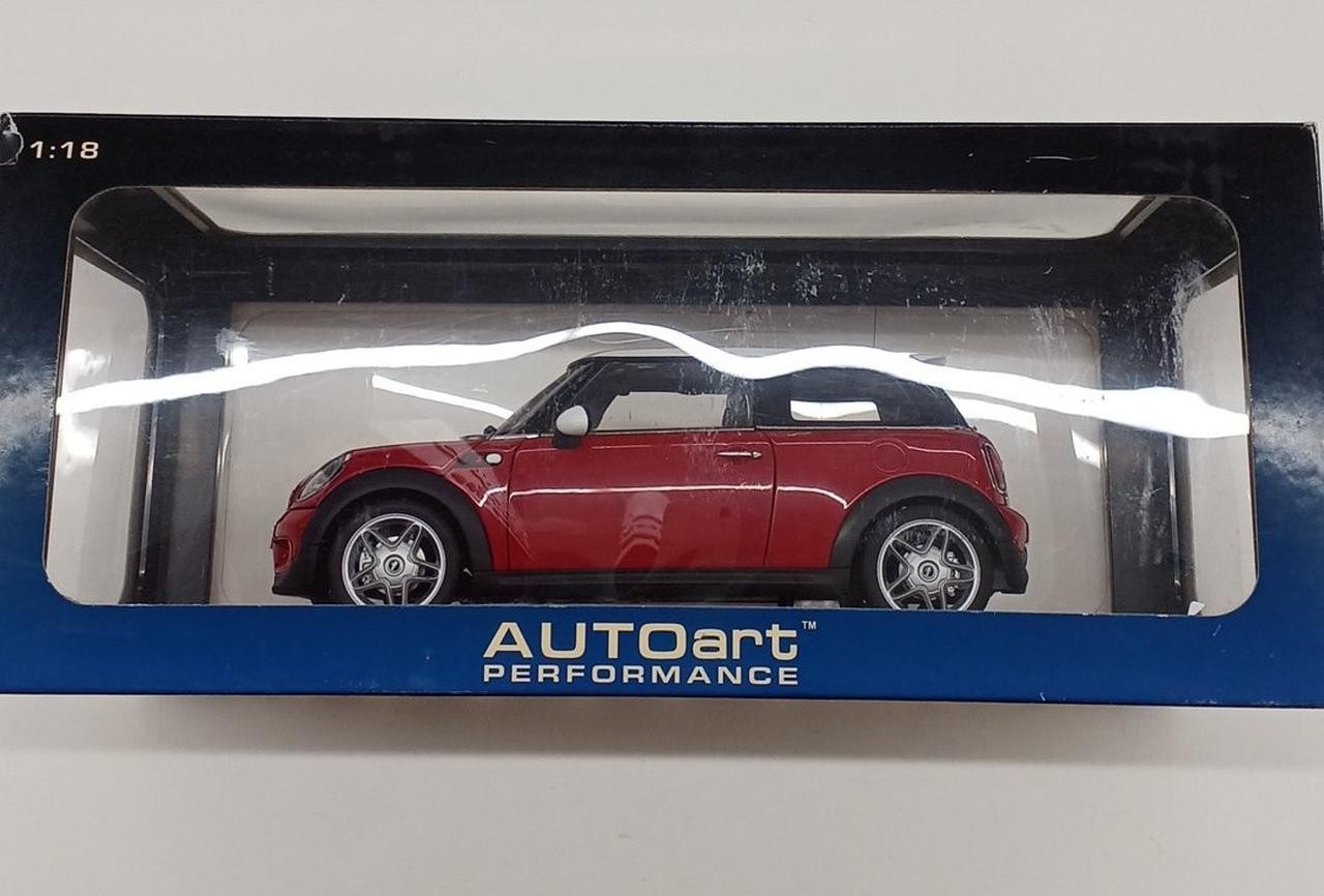 1/18 AUTOART MINI COOPER S Red x White Minicar