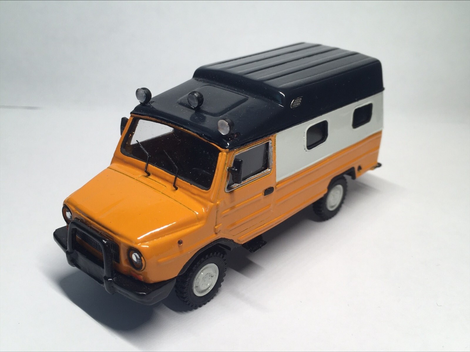 Luaz-13021-08 civil 4×4, “Homemade Die-cast”, one of 15 (almost microcar)