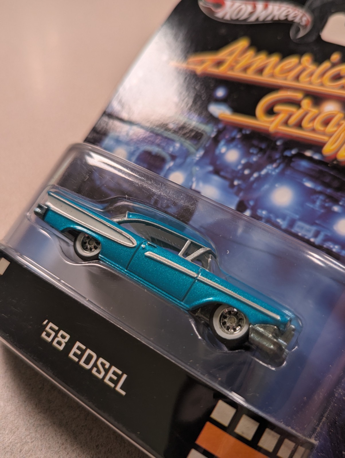 Hot Wheels Retro Entertainment American Graffiti ’58 Ford Edsel 1:64 Real Riders