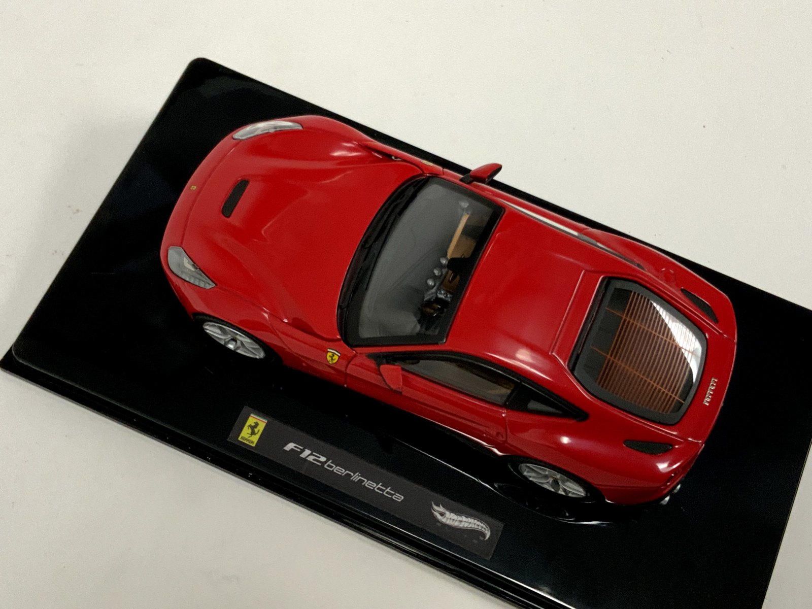 1/43 Mattell Hot Wheels Elite Ferrari F12 Berlinetta in rosso Corsa Red CF22