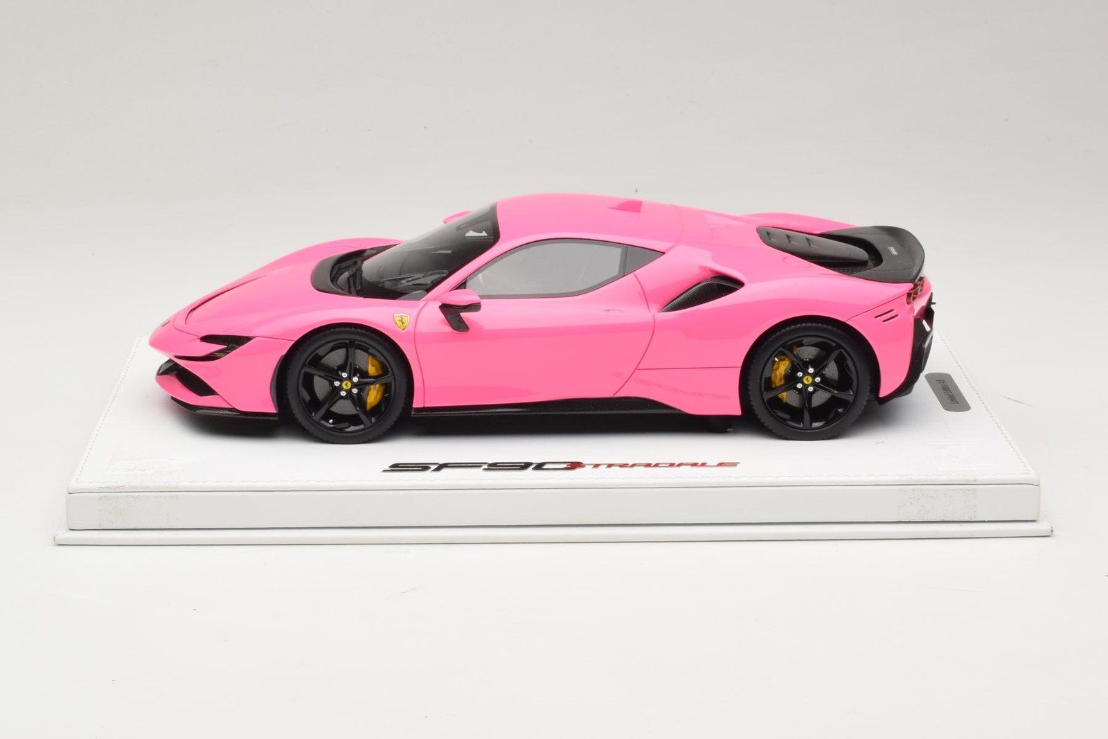 Ferrari SF90 Pack Fiorano Gloss Qatar Pink BBR 1:18 | RACELINE137