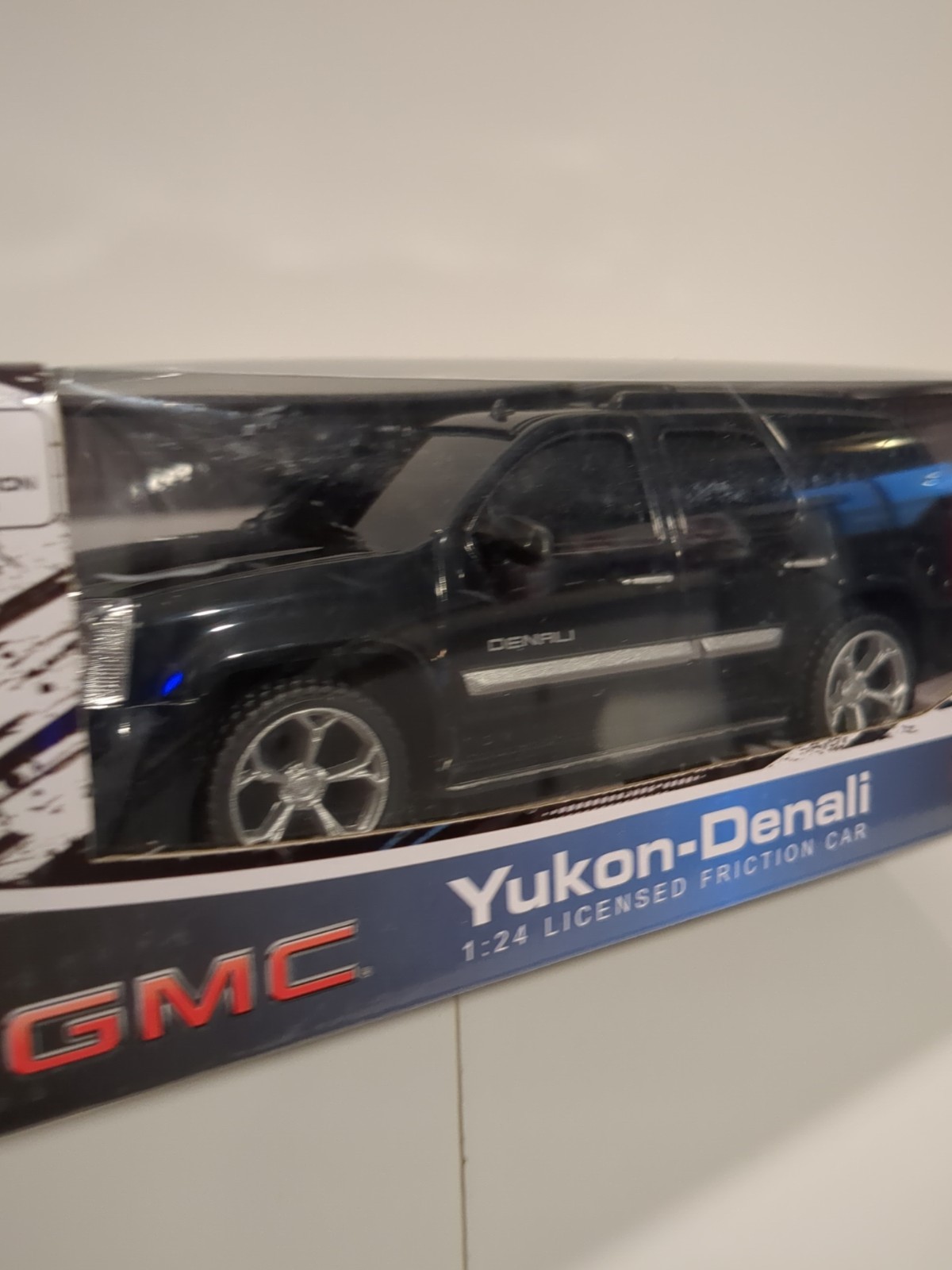 GMC Yukon Denali Black 1:24 1/24 Scale Official Licensed Friction Car Model NIB