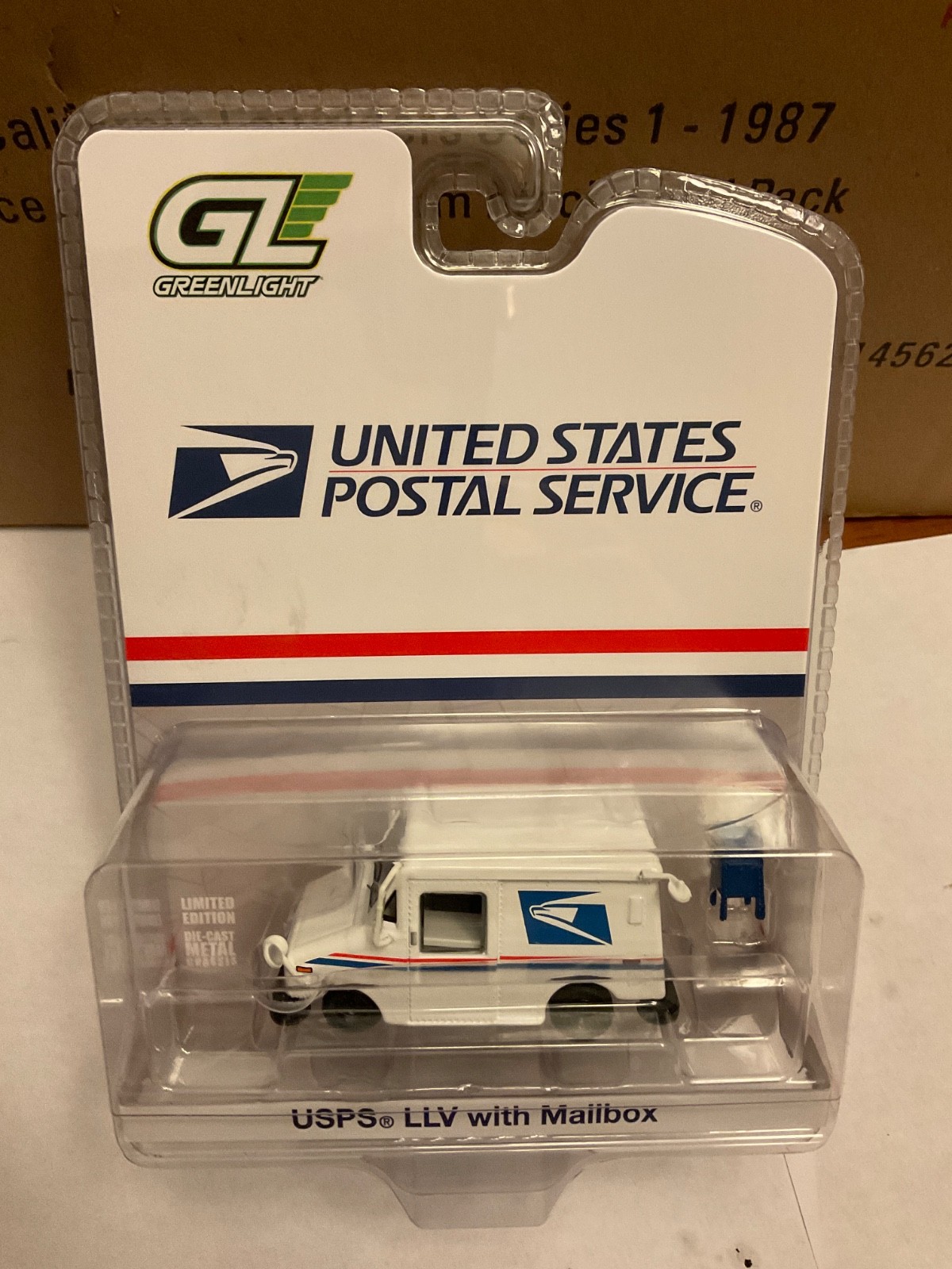 Greenlight Hobby Exclusive USPS US Postal LLV Mail Truck w/ mail box