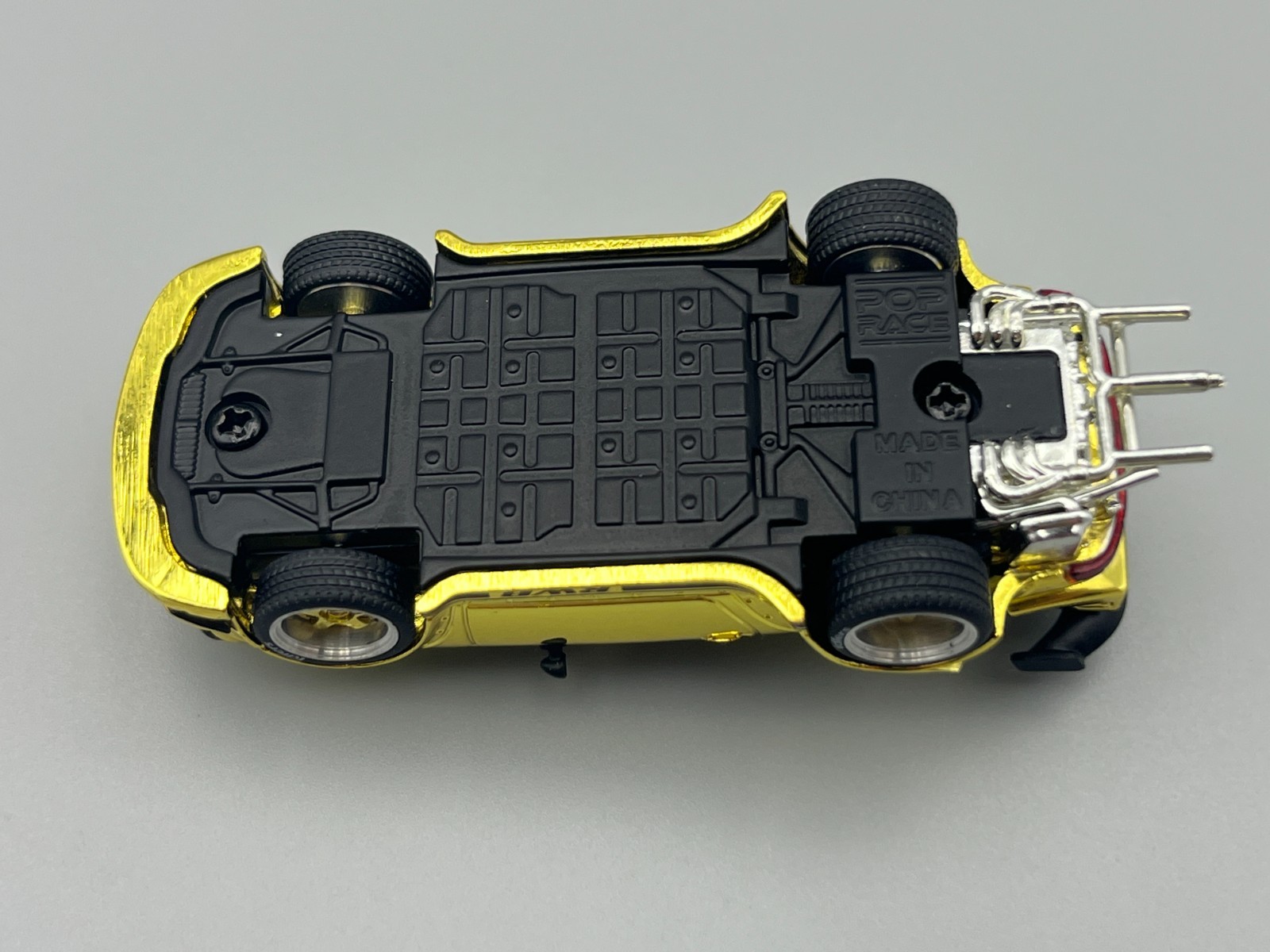 RWB 930 and Transporter Gold Porsche 911 HEC 2026 Exclusive Poprace 1/64 scale