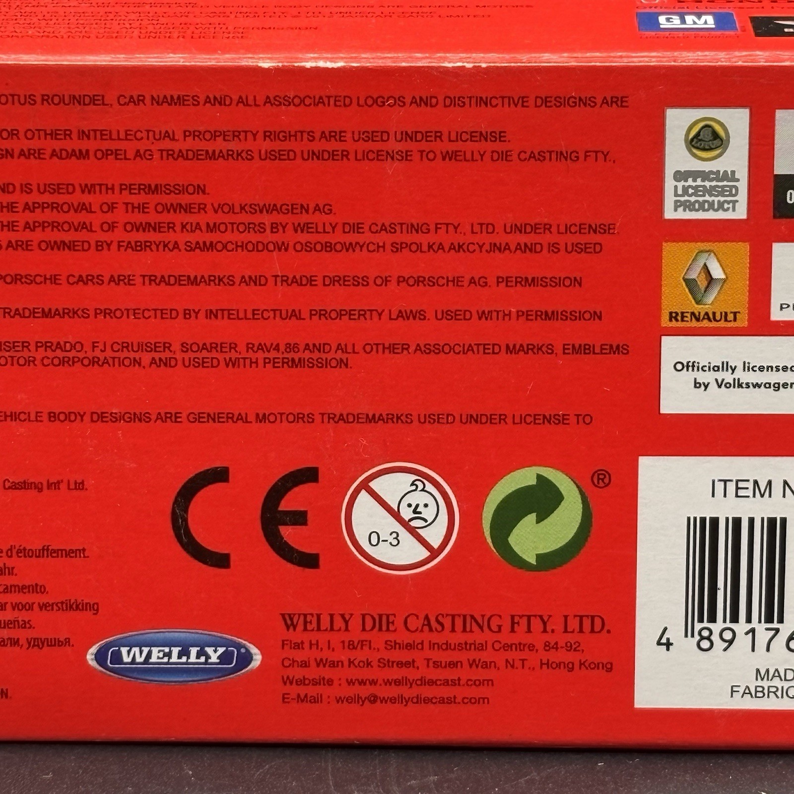 Welly Aston Martin Vantage V12 Grey 1:43 Scale Die Cast Model in Box, Pull-Back