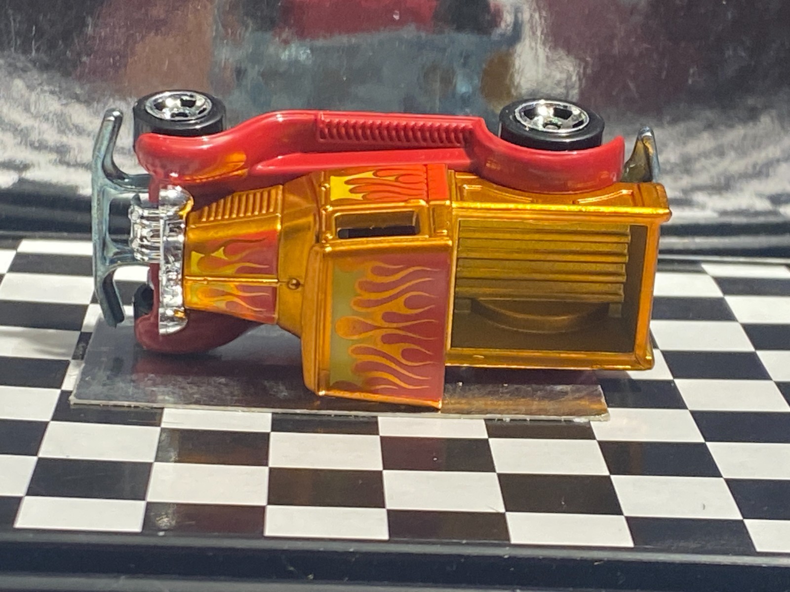 1/64 1929 FORD MODEL A CUSTOM PICKUP HOT ROD GOLD AND RED M30