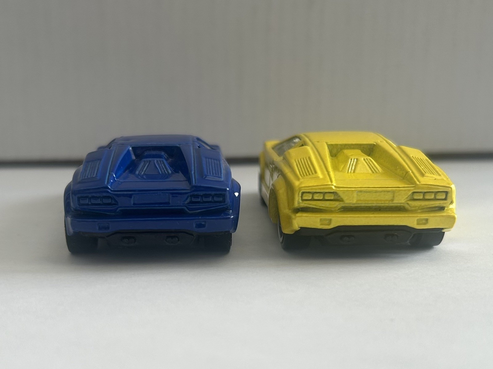 LOT OF 2 HOT WHEELS LAMBORGHINI COUNTACH BLUE AND YELLOW