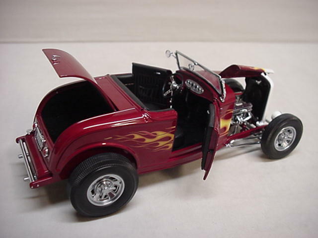FORD EDELBROCK BRIZIO 1932 NICE HIGHBOY STREET ROD METAL ROADSTER 1-18 GMP