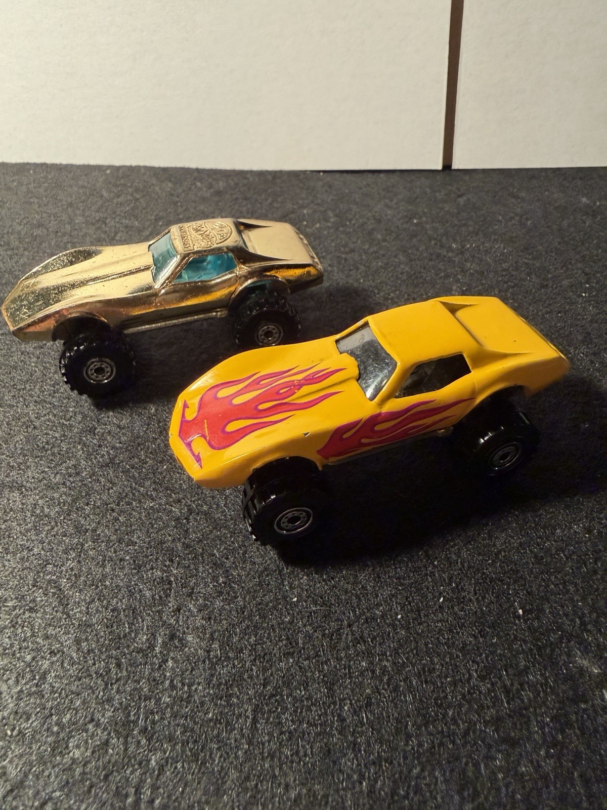 Hot Wheels LOT of 6 vintage Corvette Stingrays loose-all diff see photos please