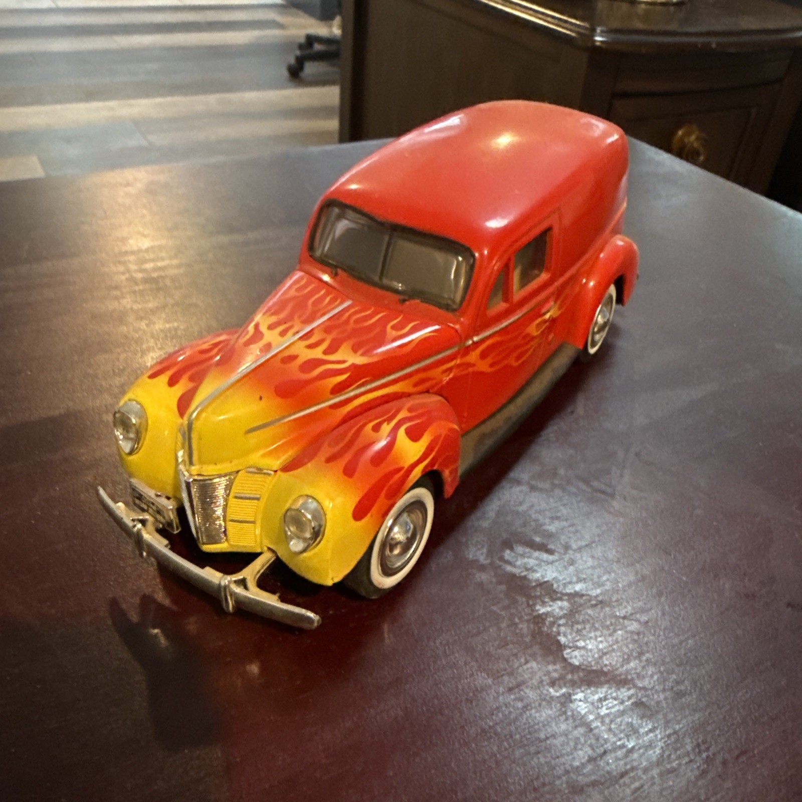 1940 Ford Sedan Delivery 1:24 Scale Diecast Hot Rodding Adventures Red/Flames