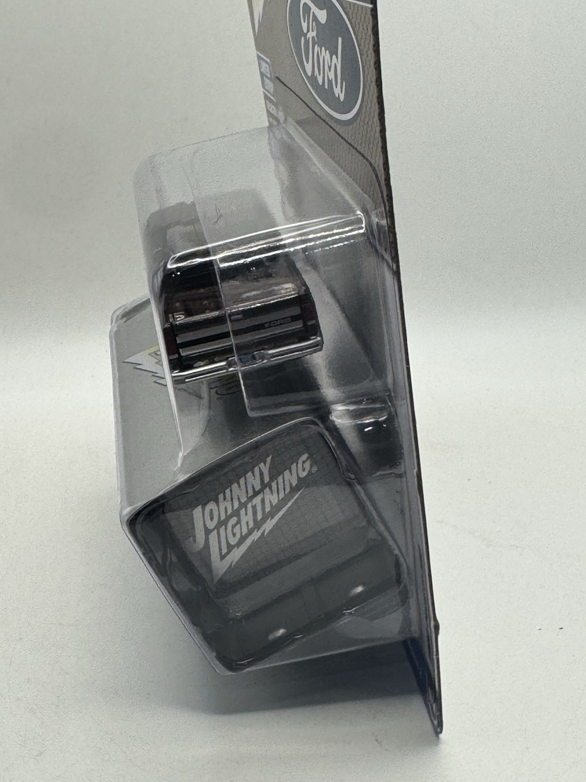 Johnny Lightning Limited Edition 1993 Ford F-150 w/ Tin (Brown) – 1:64 Diecast
