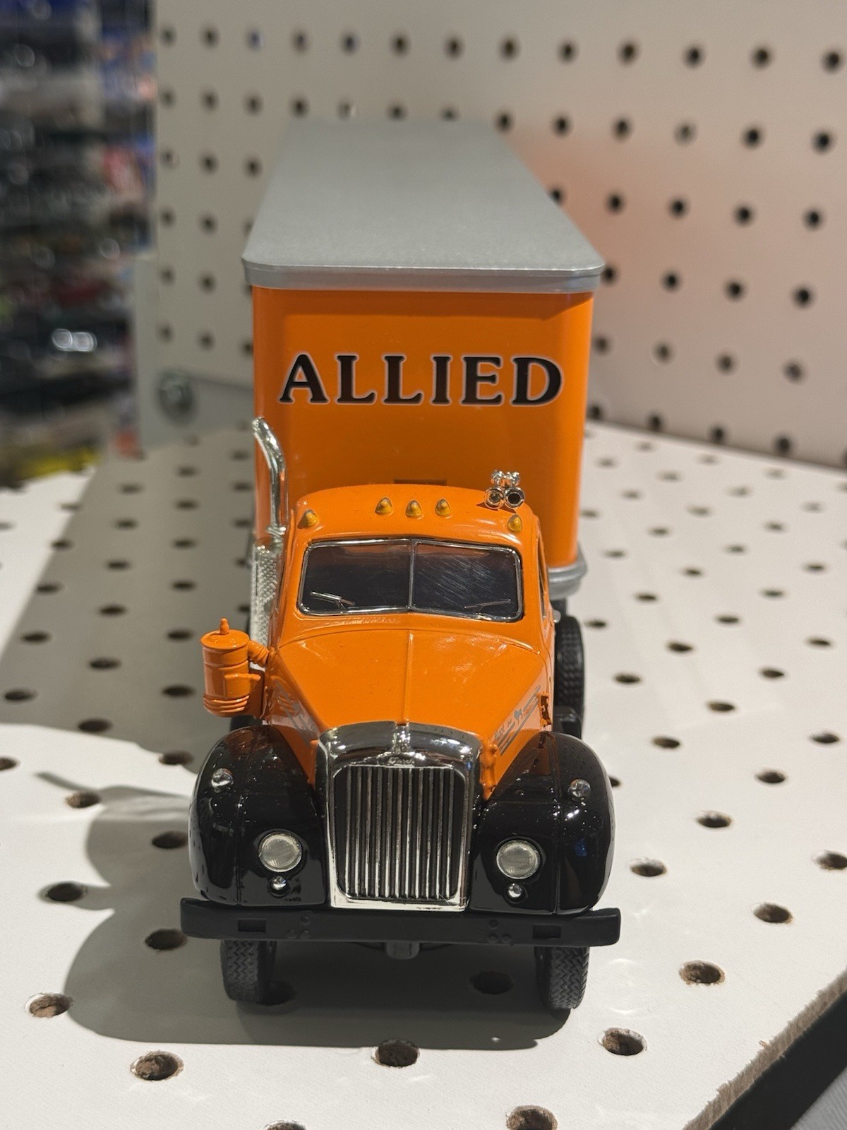 1st Gear 1960 Mack Model B-61 Tandem Axle Tractor Trailer Allied Astro 19-2146