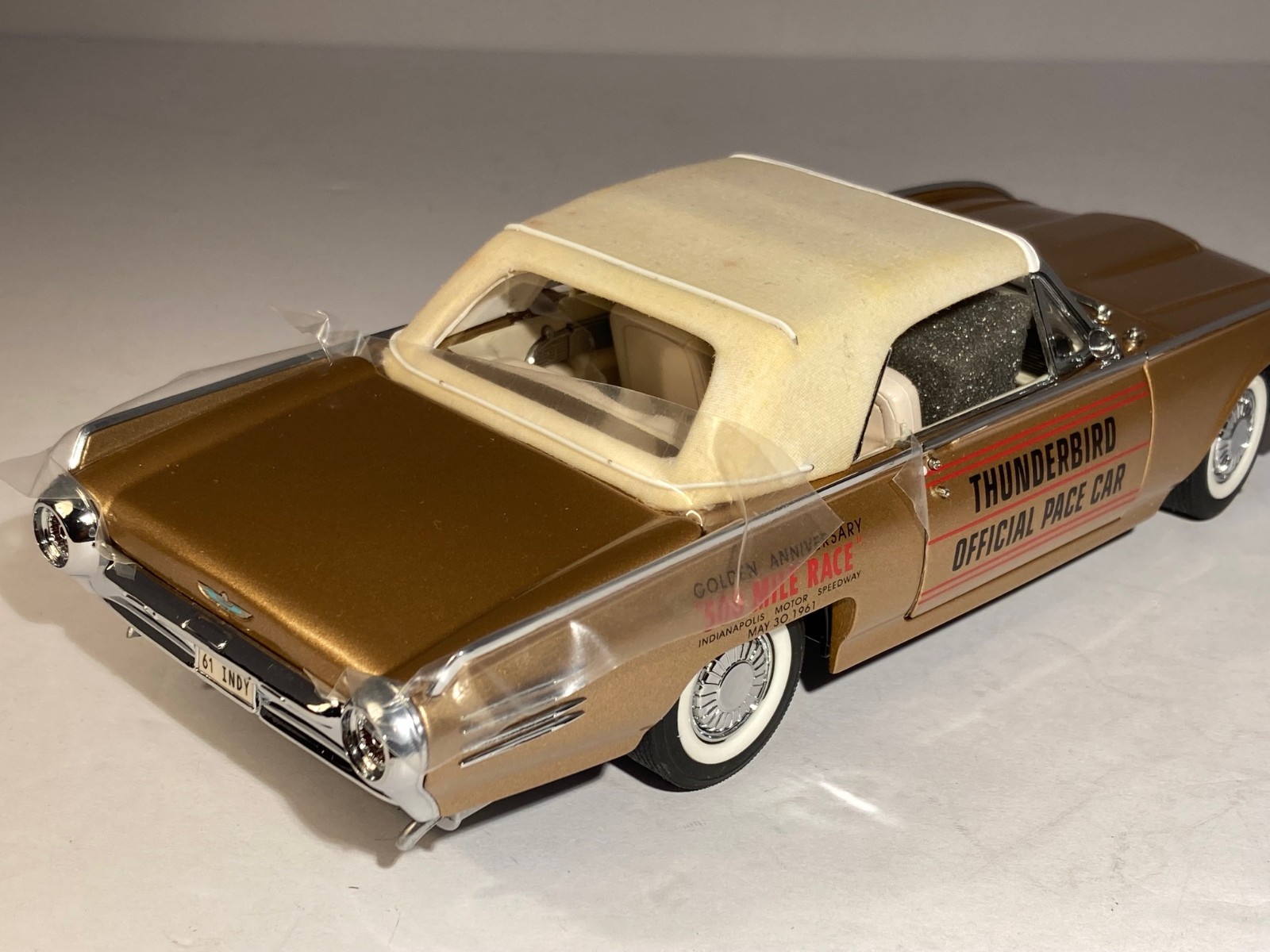 Danbury Mint 1:24 Ford Thunderbird Indy 500 Pace Car Diecast Gold