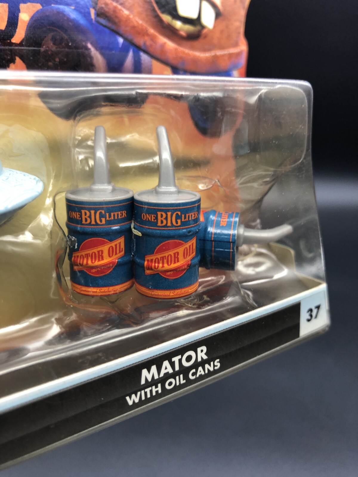 Disney Pixar Cars Mator With Oil Cans And Stand UFO UFM Mater Tales Toons 1:55
