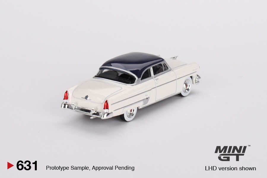 Mini GT 1:64 Lincoln Capri 1954 Arctic White / Atlantic Blue #631