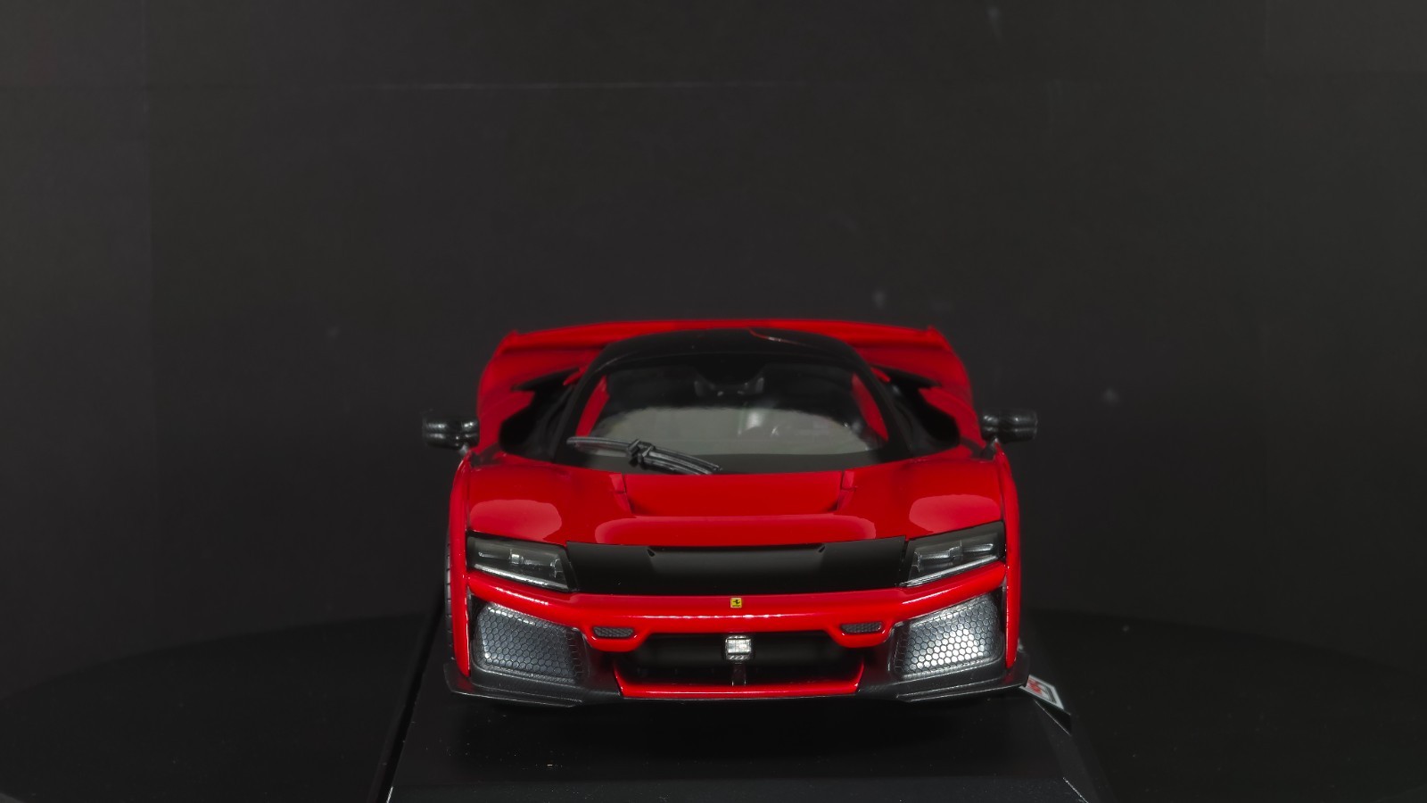 Ferrari F80 1:18 Maisto Exclusive Style Special Edition – red